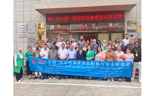 中國(guó) - 阿拉伯國(guó)家食品配料與安全研修班代表團(tuán)到訪銀川伊百盛，研學(xué)交流共話健康產(chǎn)業(yè)